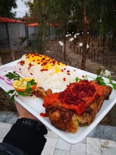 عکس باغ رستوران آلاچیق