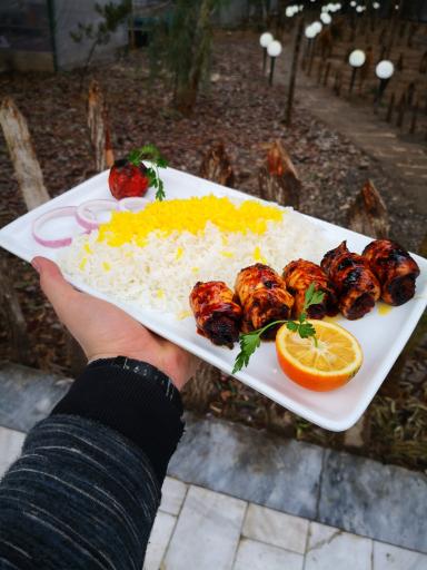 عکس باغ رستوران آلاچیق