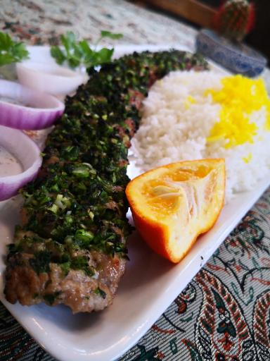 عکس باغ رستوران آلاچیق