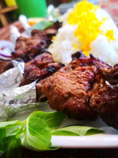 عکس باغ رستوران آلاچیق