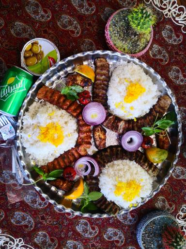 عکس باغ رستوران آلاچیق