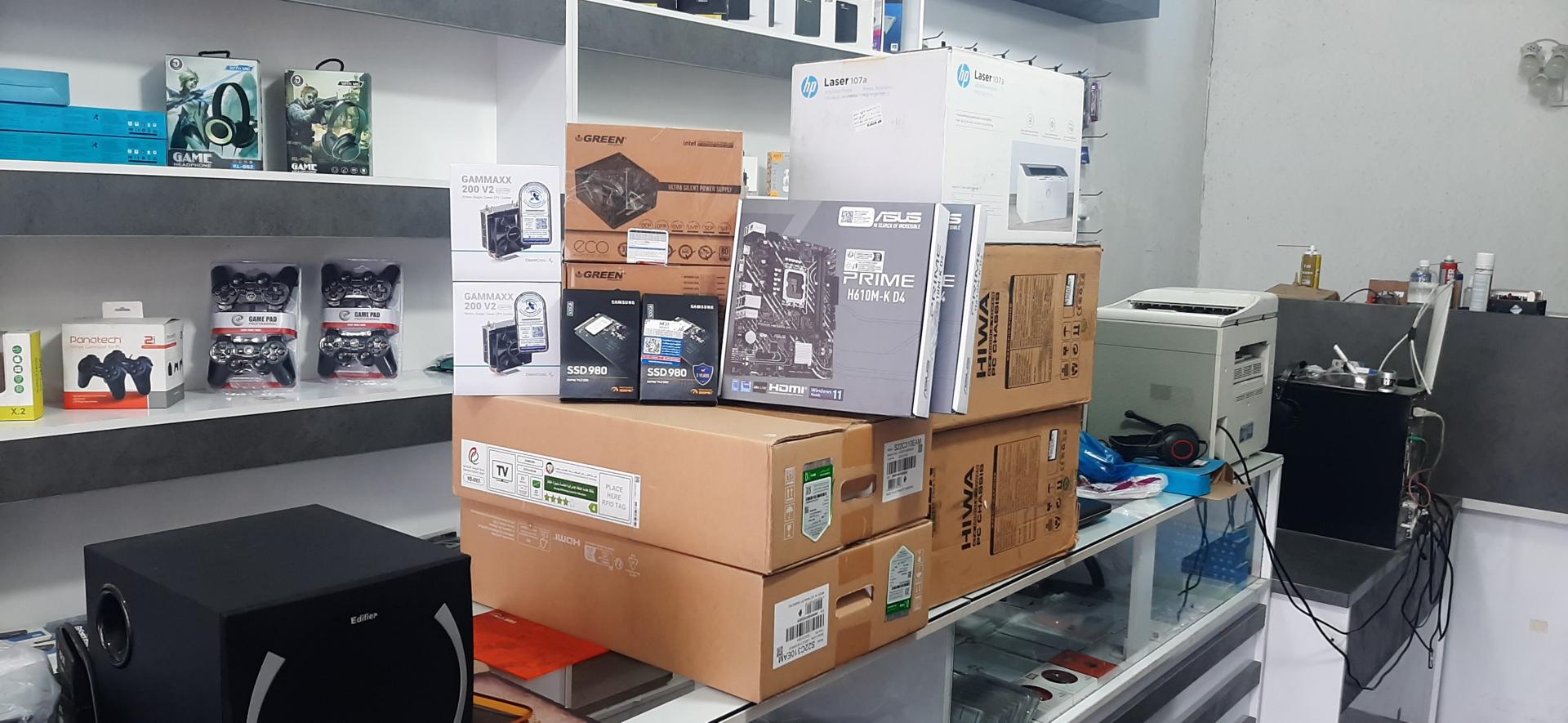 عکس موبایل و کامپیوتر رادمهر