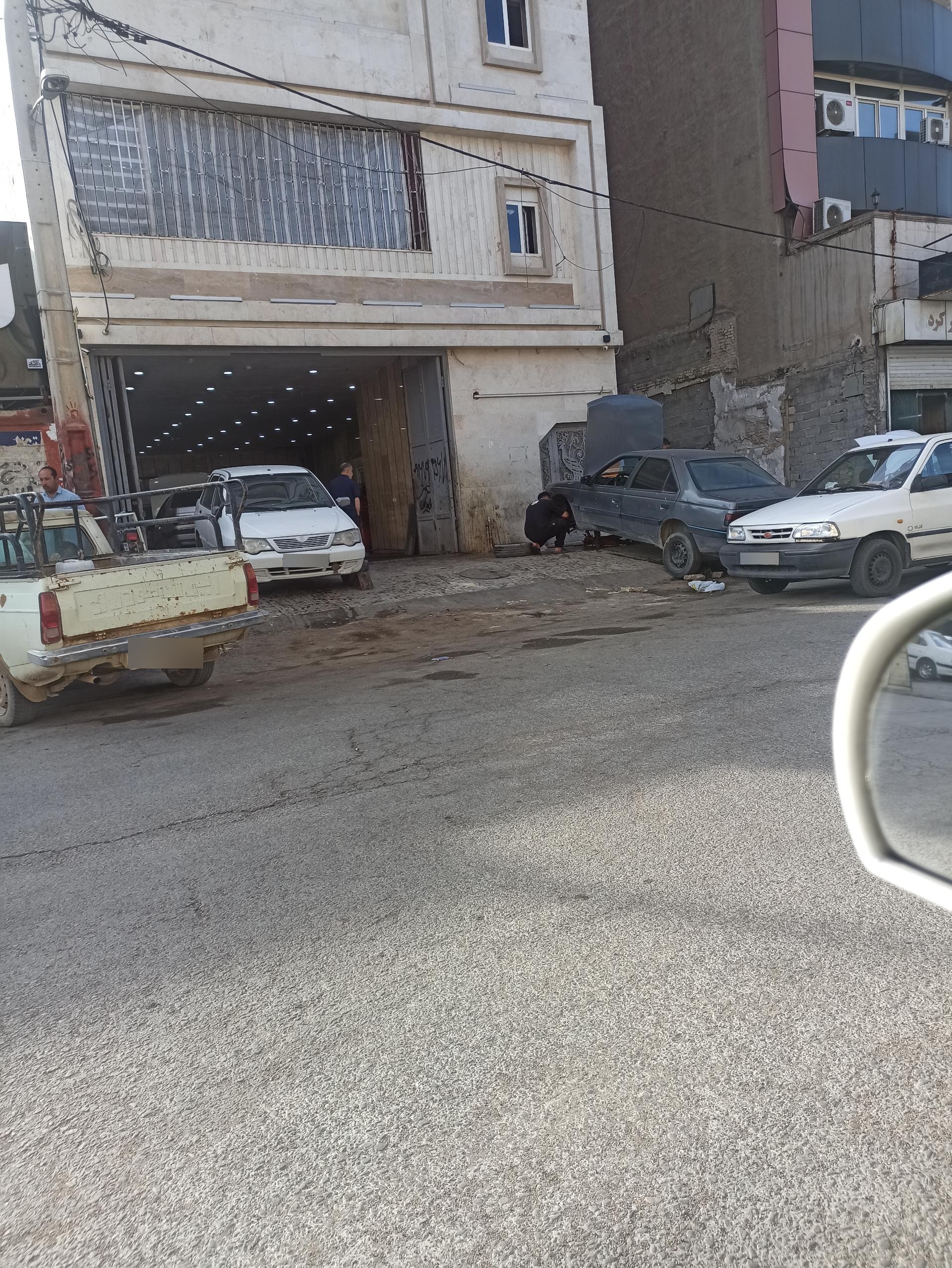 عکس تعمیر بوستر ترمز خودرو   عیدی