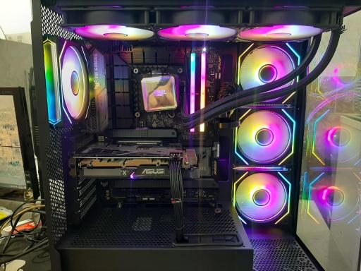 عکس موبایل و کامپیوتر رادمهر