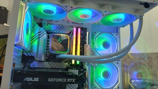 عکس موبایل و کامپیوتر رادمهر