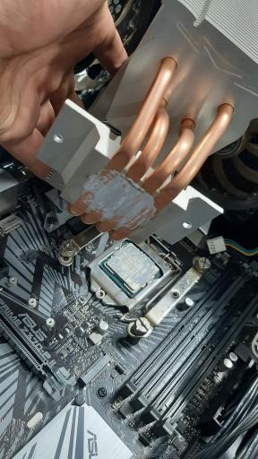 عکس موبایل و کامپیوتر رادمهر