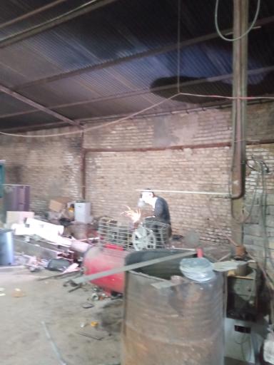 عکس کارگاه آبگرمکن سازی کنعانی