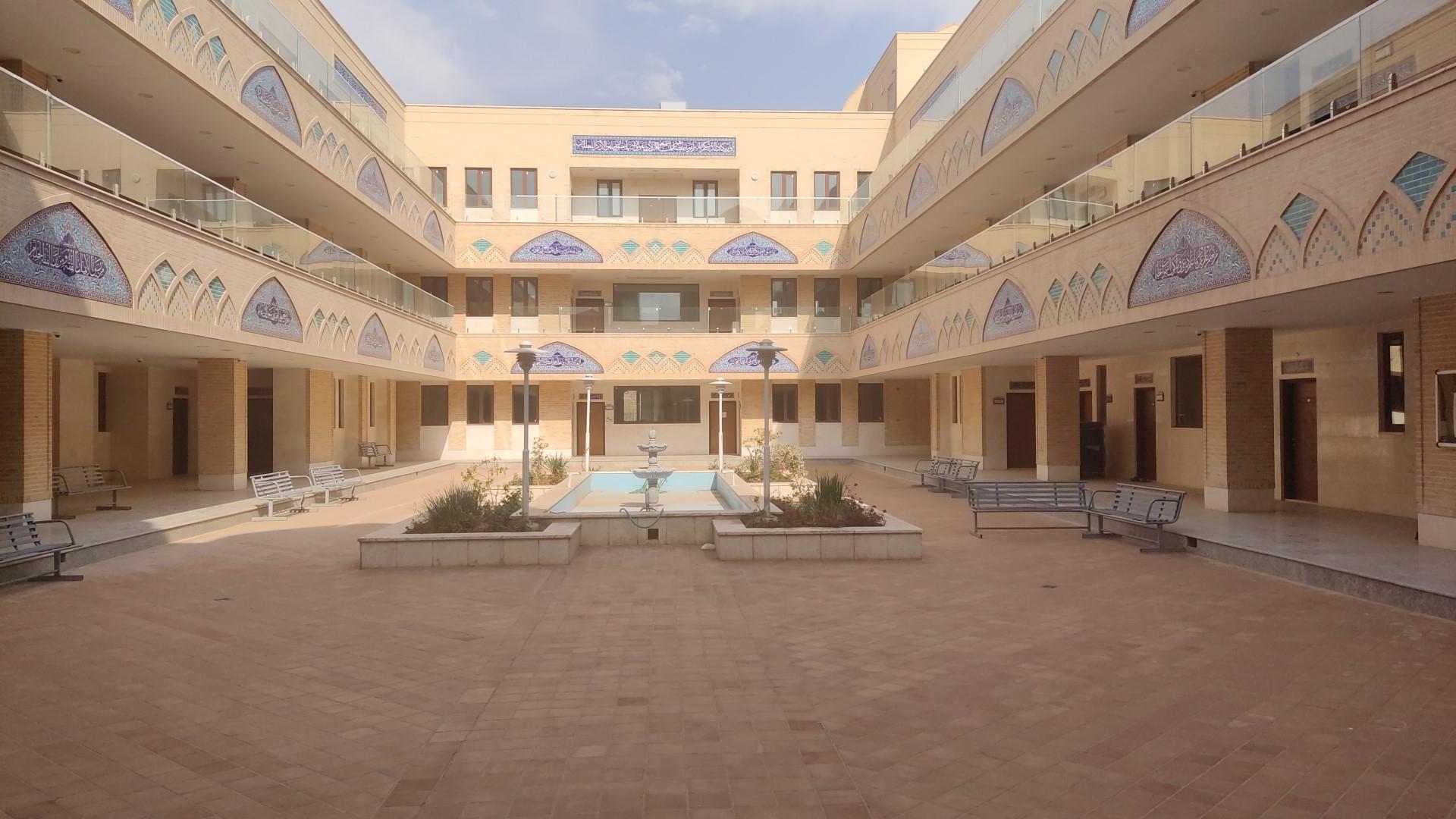 عکس مدرسه علمیه مدینه العلم کاظمیه یزد