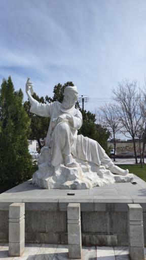 عکس مجسمه ابو منصور محمد بن احمد توسی (دقیقی توسی)