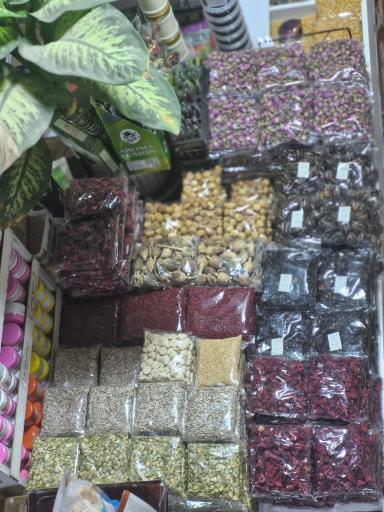 عکس عطاری باغ سبز