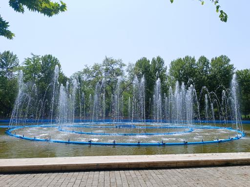 عکس آبنمای بزرگ پارک ملت