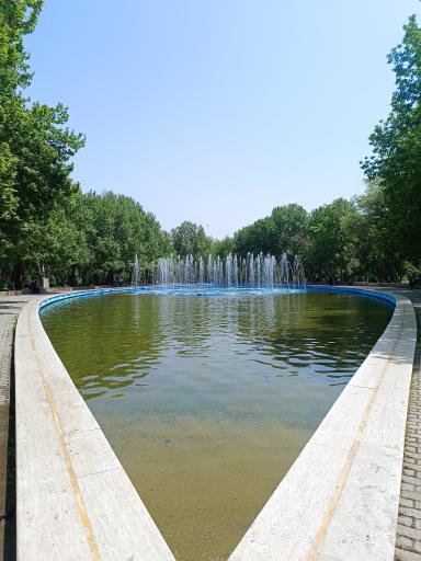 عکس آبنمای بزرگ پارک ملت