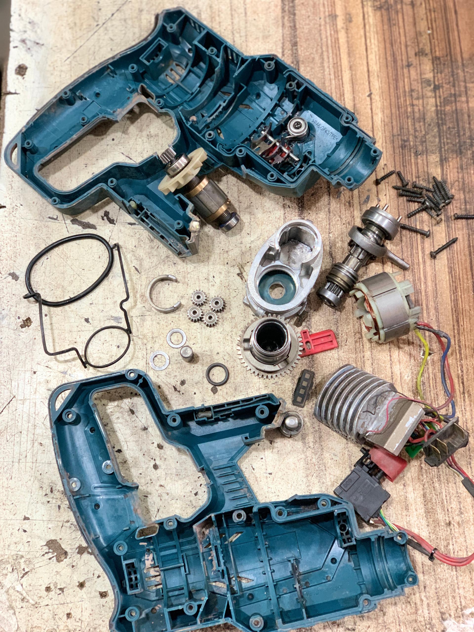 عکس تعمیرات ابزار برقی بسطامی