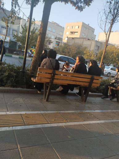 عکس ایستگاه اتوبوس ابوطالب 25