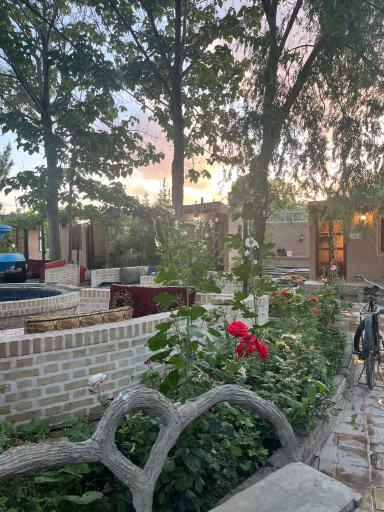 عکس رستوران سنتی شب نشین