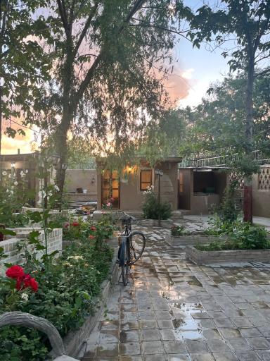 عکس رستوران سنتی شب نشین