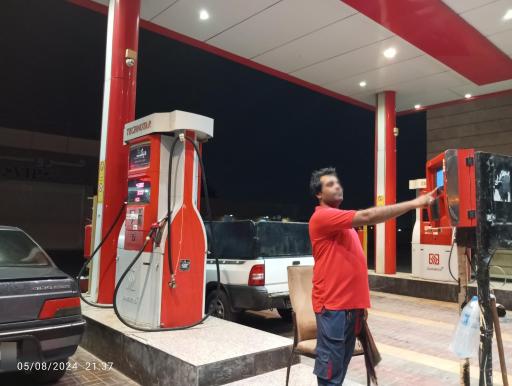 عکس پمپ بنزین سه راه عسلویه