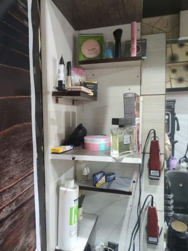 آرایشگاه و پیرایش حمید