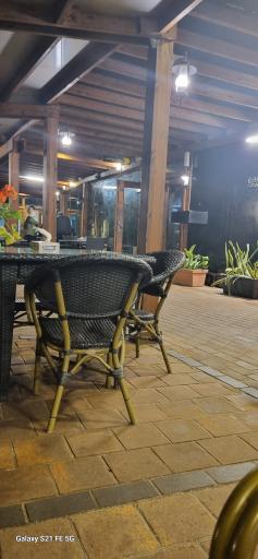 عکس رستوران راه چوبی