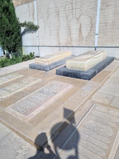 عکس آرامگاه خاندان معدل 