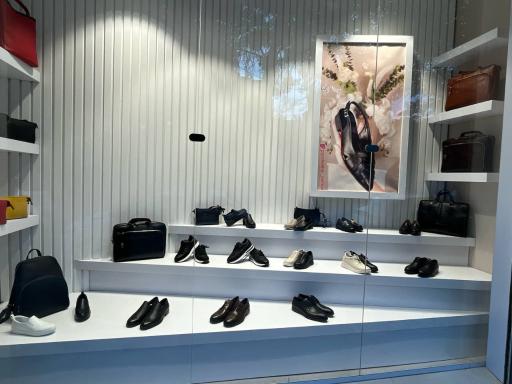 عکس فروشگاه چرم پاکو