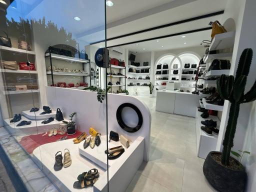 عکس فروشگاه چرم پاکو