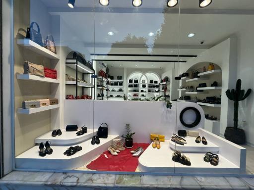 عکس فروشگاه چرم پاکو