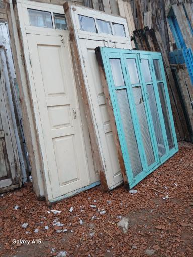 عکس درب و پنجره چوبی