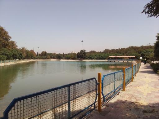 عکس دریاچه پارک قائم