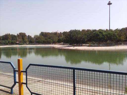 عکس دریاچه پارک قائم