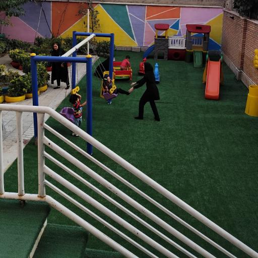 عکس مهدکودک و پیش دبستانی پادهانیس