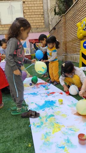 مهدکودک و پیش دبستانی پادهانیس