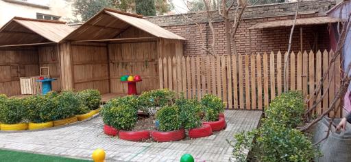 مهدکودک و پیش دبستانی پادهانیس