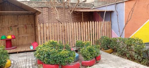 عکس مهدکودک و پیش دبستانی پادهانیس