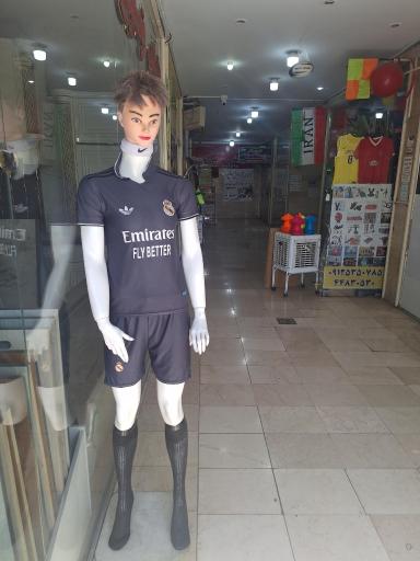 عکس فروشگاه لوازم ورزشی ایمان