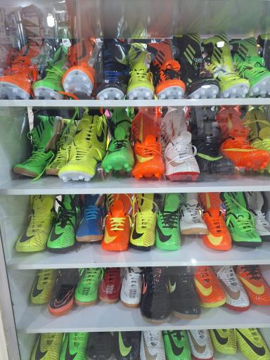 عکس فروشگاه لوازم ورزشی ایمان