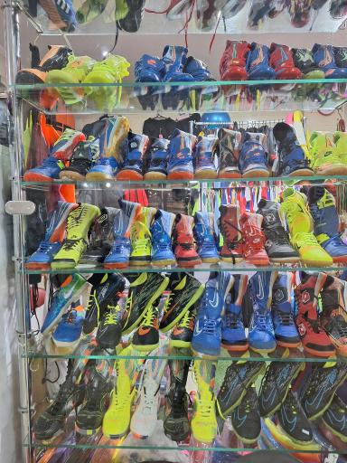 عکس فروشگاه لوازم ورزشی ایمان