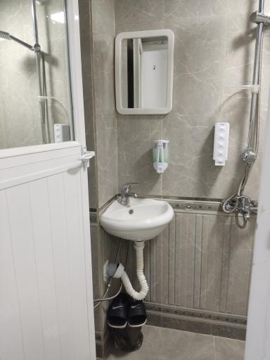 عکس هتل مهمانپذیر کایرا