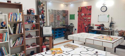 عکس آموزشگاه رباتیک پیشنام شعبه علم و صنعت اصلی