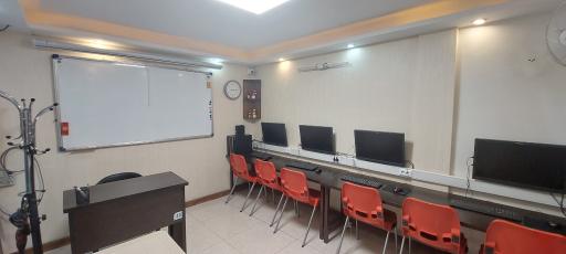 عکس آموزشگاه رباتیک پیشنام شعبه علم و صنعت اصلی