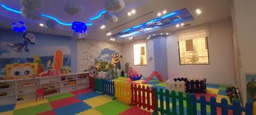 عکس مهدکودک و پیش دبستانی دو زبانه آبی