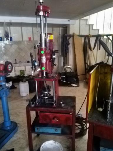 تراشکاری و میل لنگ تراشی شُکری