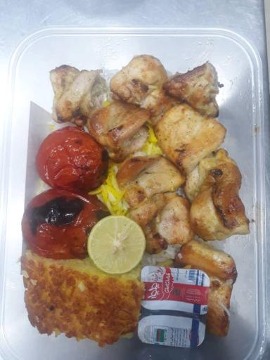 عکس تهیه غذای آلاء