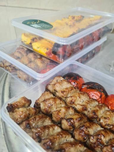 عکس تهیه غذای آلاء