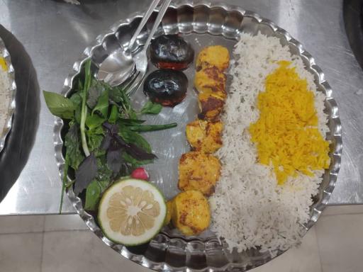 عکس آشپزخانه مرکزی وغذاخوری بهار نارنج