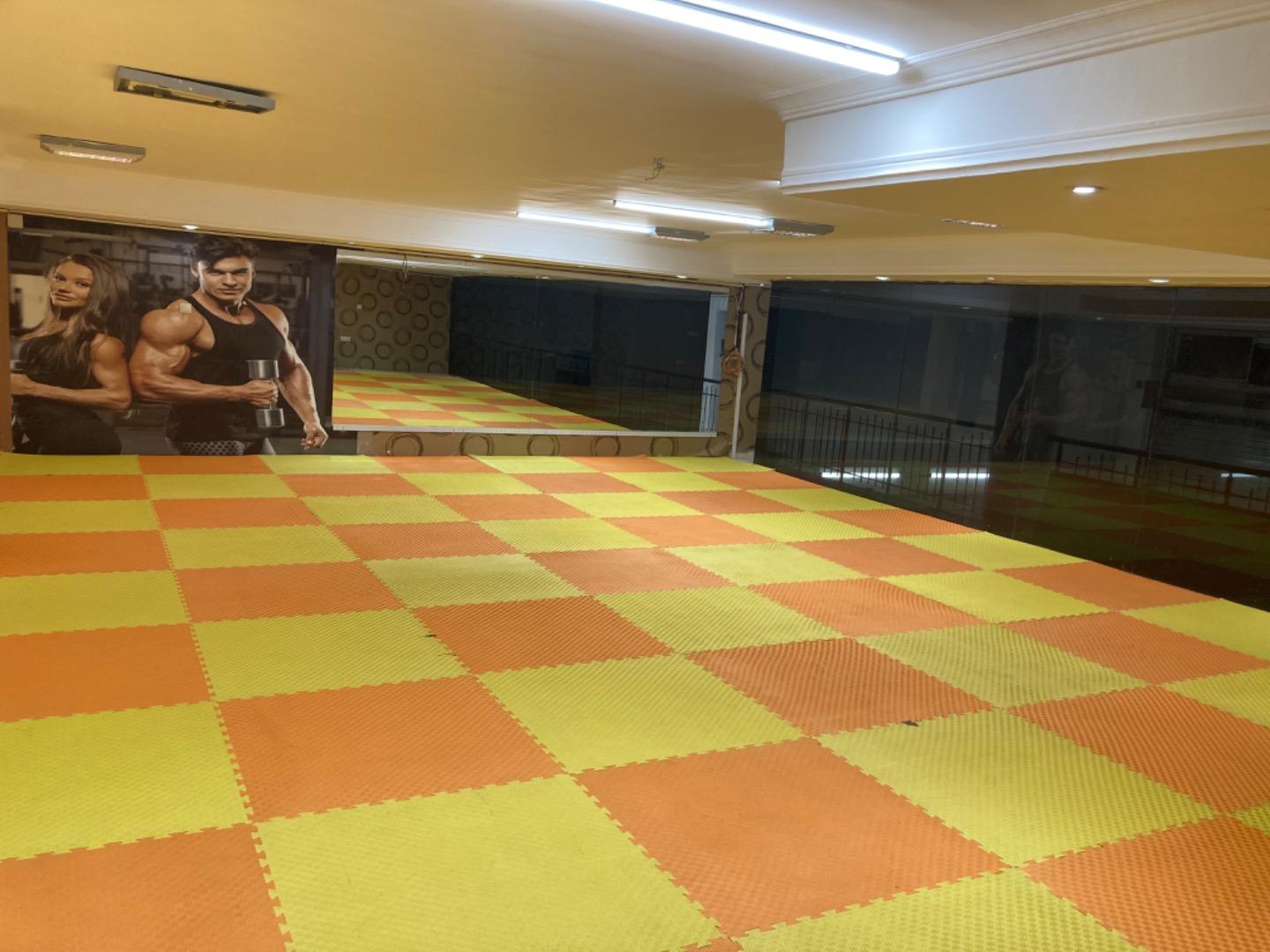 عکس آکادمی تناسب اندام رادین