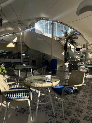 عکس بیزینس کافه پارلی