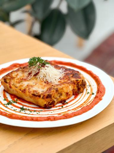 عکس بیزینس کافه پارلی