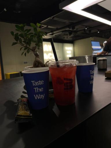 عکس کافه وی اسپیس