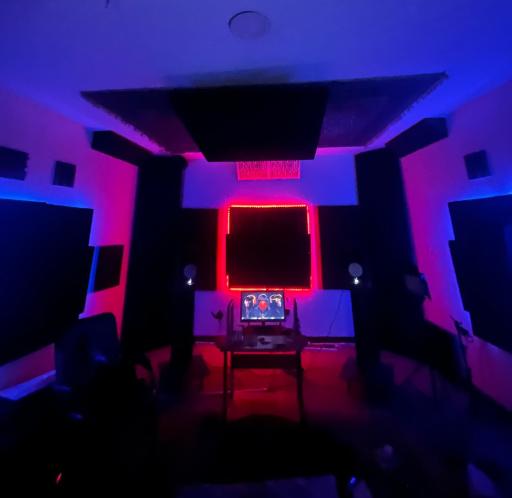 عکس استودیو موسیقی ریشه